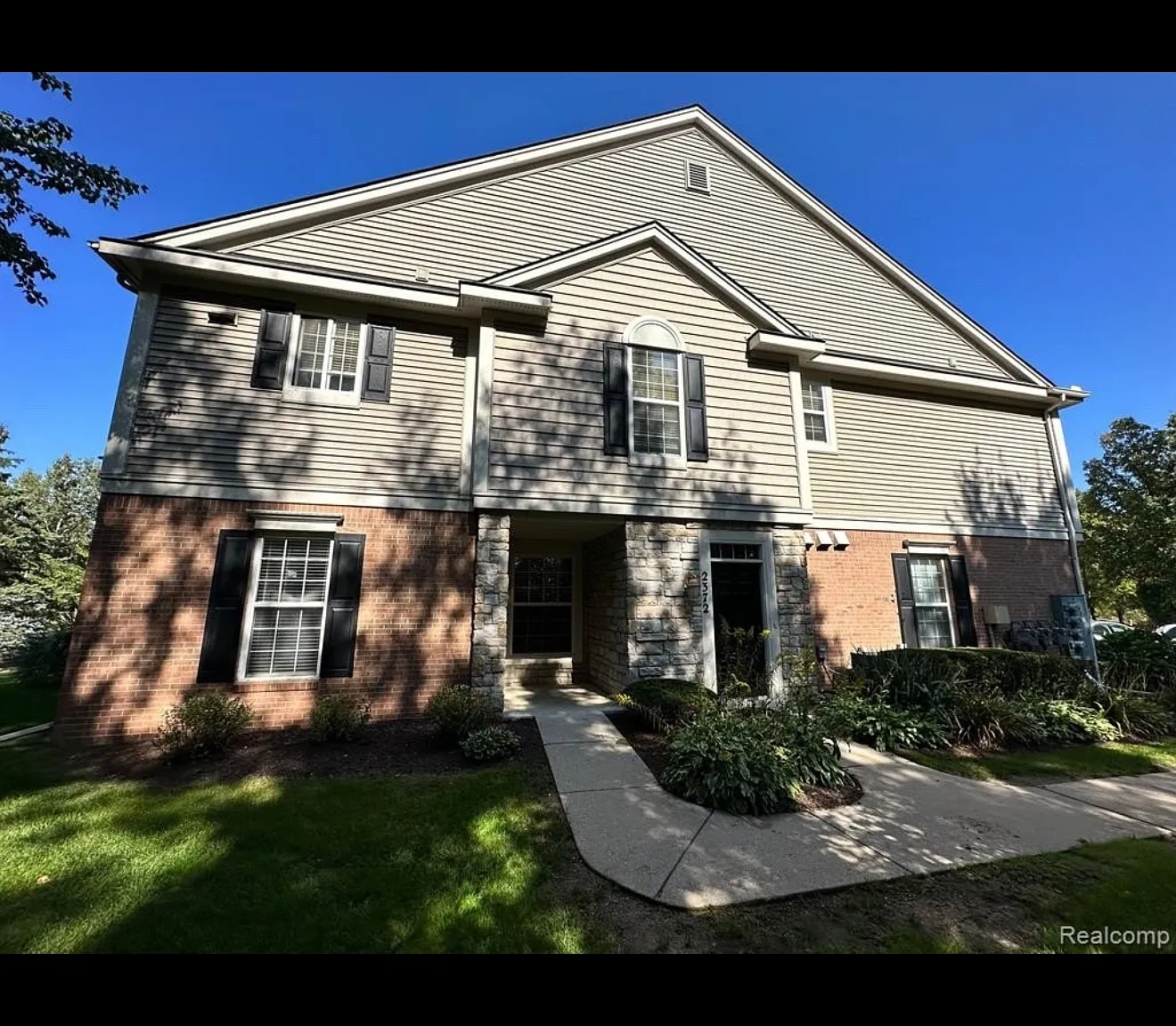 2 bed, 1353 sqft, $1,950 — Photo 2