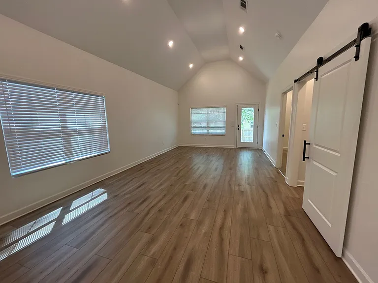 244 Linden St — Photo 4