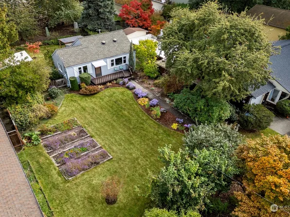 11744 Dayton Avenue N, Seattle, WA 98133