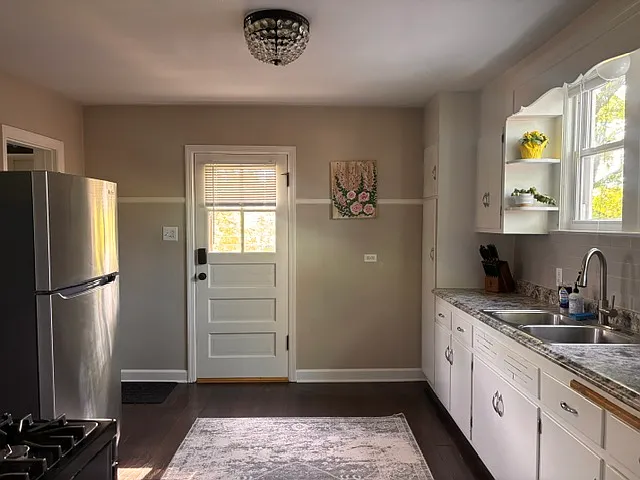 6057 N Neva Ave #2 — Photo 7