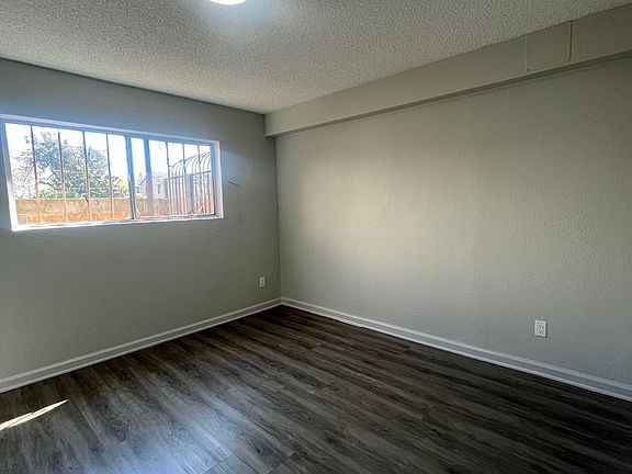 4th image of 926 W 84th St APT 4