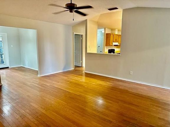 4th image of 1701 Aspen Wood Ct