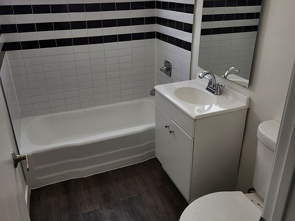 5th image of 4323 Van Nuys Blvd APT 4