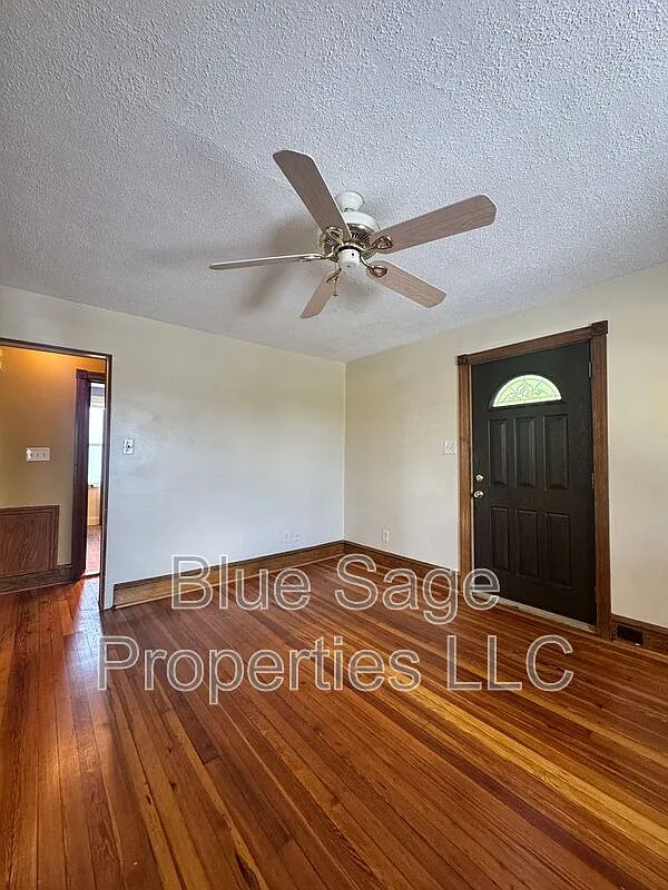 2 bed, 1.0 bath, 1000 sqft, $1,395 — Photo 2