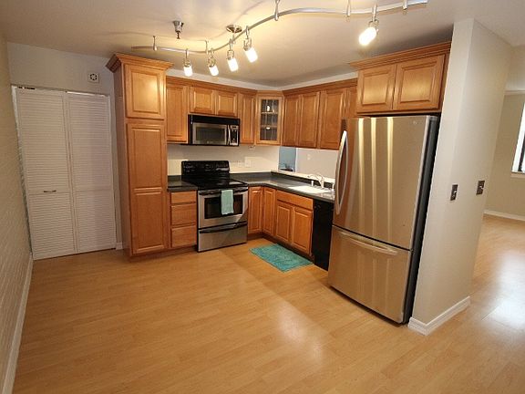 2nd image of 234 N Broadway Unit 506