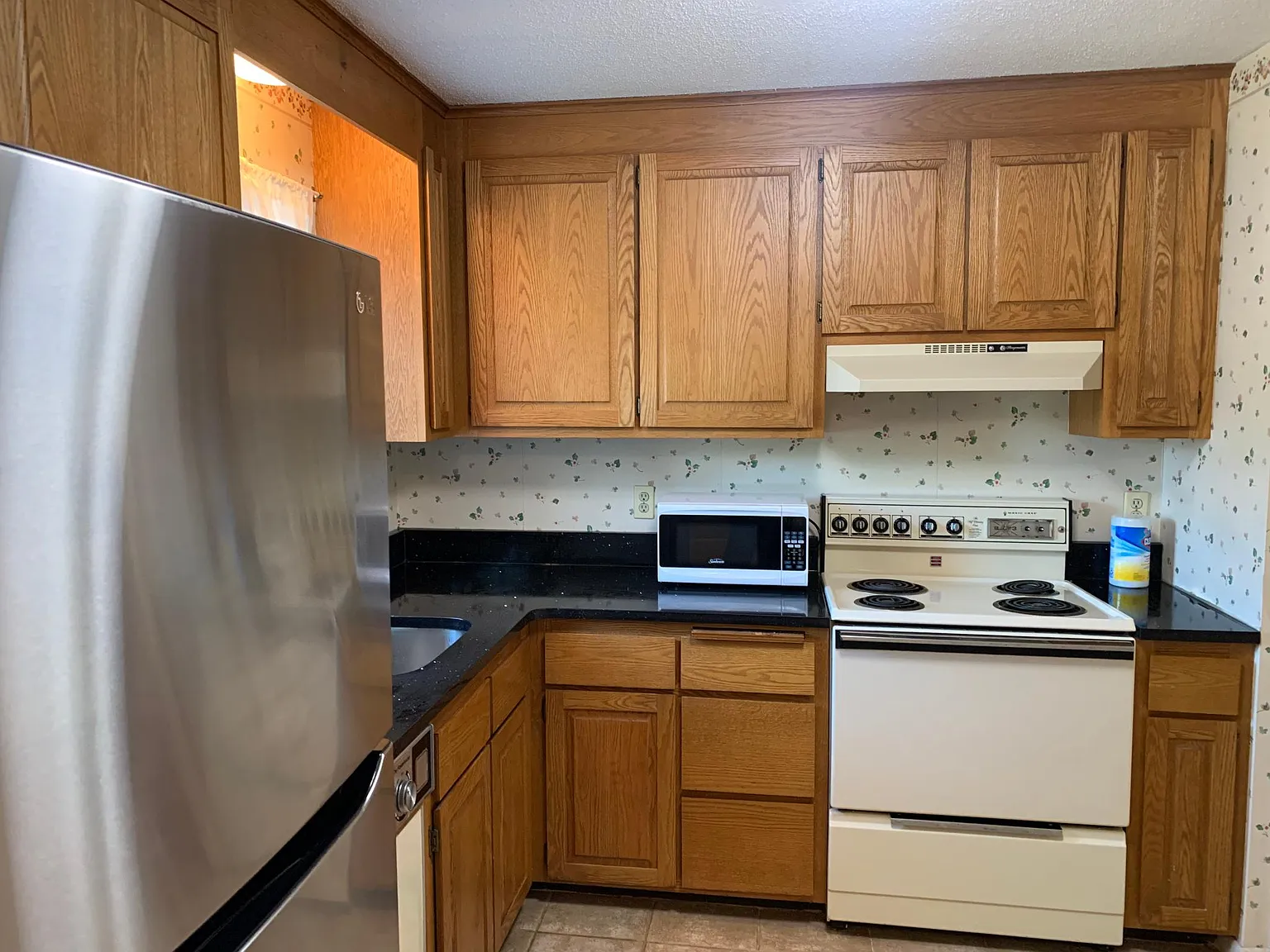 2 bed, 1.5 bath, 1236 sqft, $2,200 — Photo 2