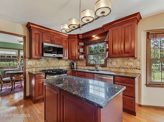 3rd image of 202 N Birchwood Dr