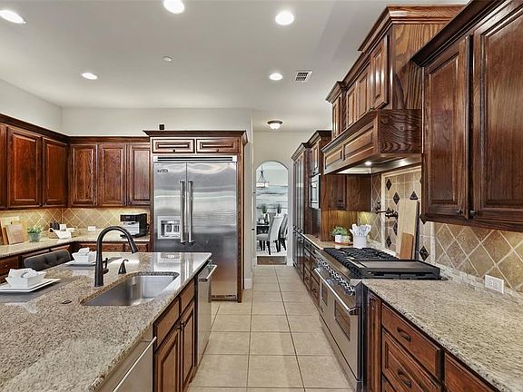 4th image of 1500 Hennessey Dr