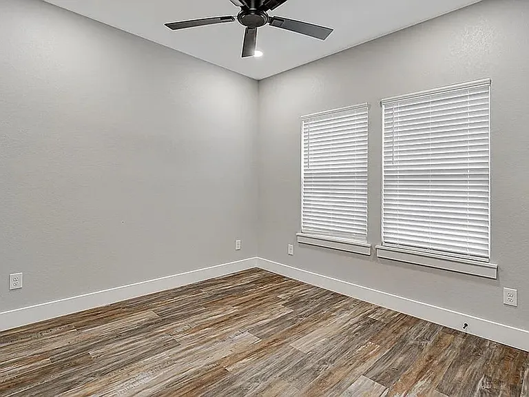 90 Live Oak St — Photo 12