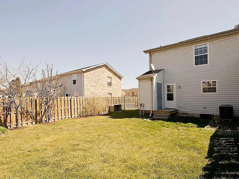 215 Stratford Dr — Photo 17