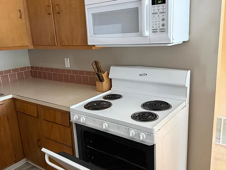 824 Mechanic St #13 — Photo 1