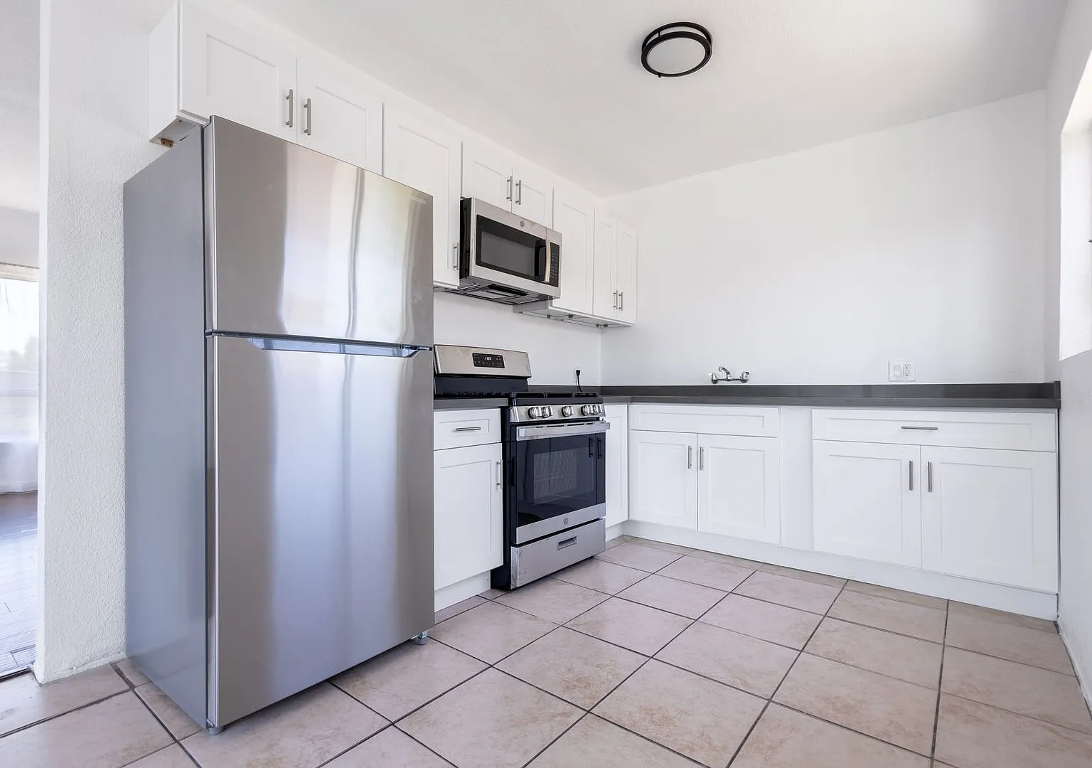 924 N. Kingsley Dr. — Photo 2