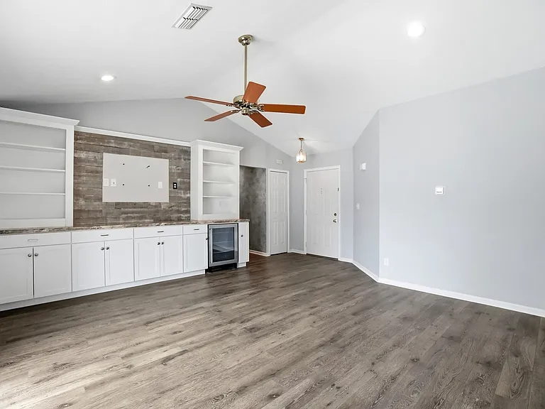 9083 Marquis Dr — Photo 3