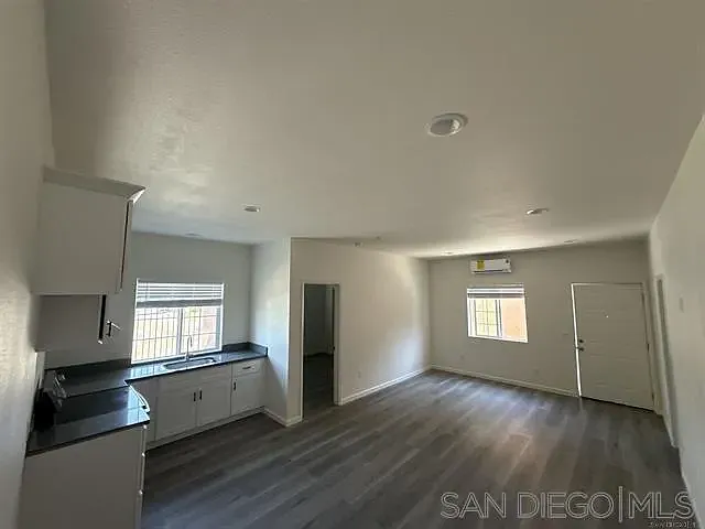 2409 E Palmyra Ave