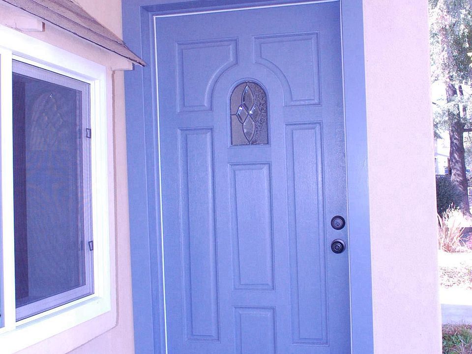 1st image of 834 E Avenida De Los Arboles