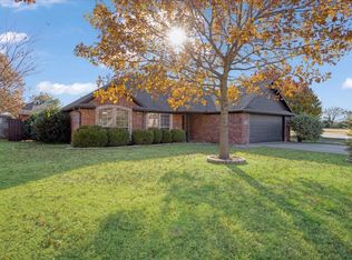 2239 N Village Dr, Bonham, TX 75418