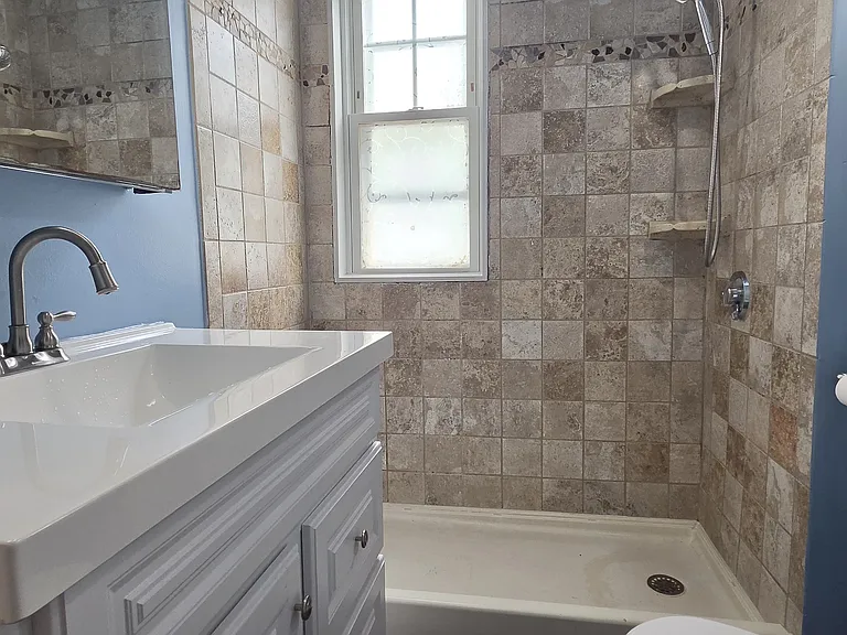 541 Bennington St #1 — Photo 10