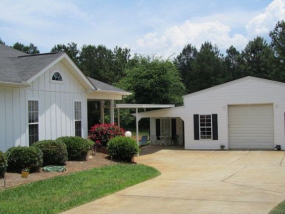 3rd image of 97 Findlay Dr