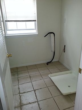 4th image of 195 Badger Ave #2