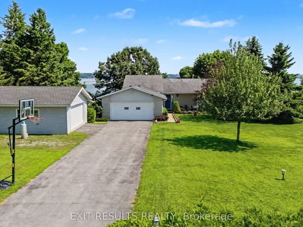 51 Elizabeth St, Frontenac Islands, ON K0H 2Y0