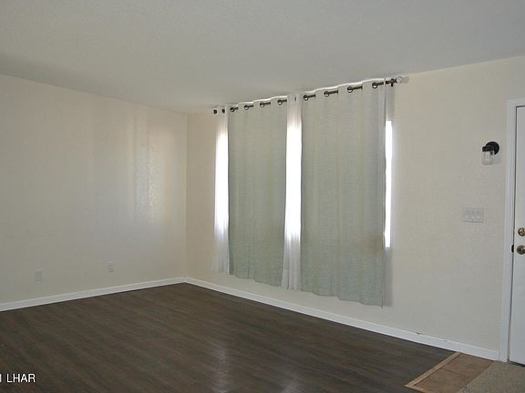 4th image of 128 Acoma Blvd S