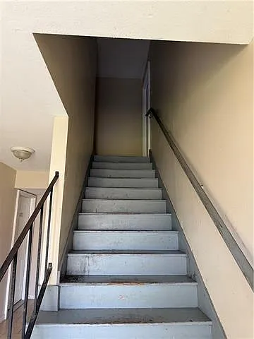 2 bed, 1.0 bath, 1000 sqft, $1,200 — Photo 2