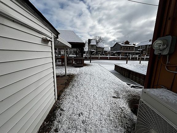 5th image of 45626 Jefferson Ave