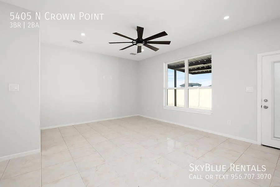 "Discover Spacious Comfort: 3-Bed, 2-Bath Townhouse at 5405 N Crown Point, Pharr, TX 1700 Sq Ft o... — Photo 2