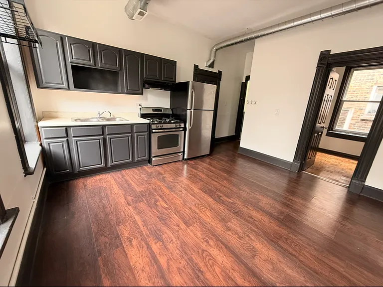 1004 W 18th St #3R — Photo 5