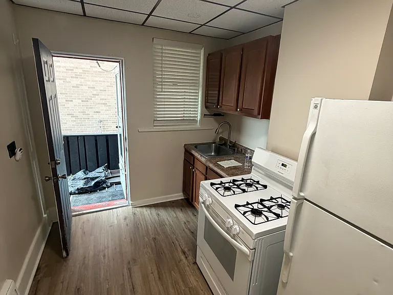 106 Saint Clair Ave — Photo 8
