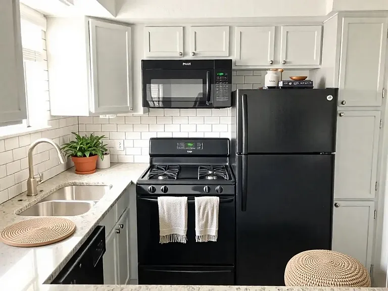 Historic Elegance, Move-In Ready Comfort Special Incentive for Immediate Move-In — Photo 7