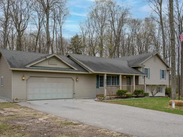 9814 Bobbys Trl, Traverse City, MI 49684