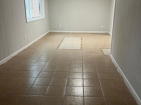 4th image of 4958 Central Dr #D
