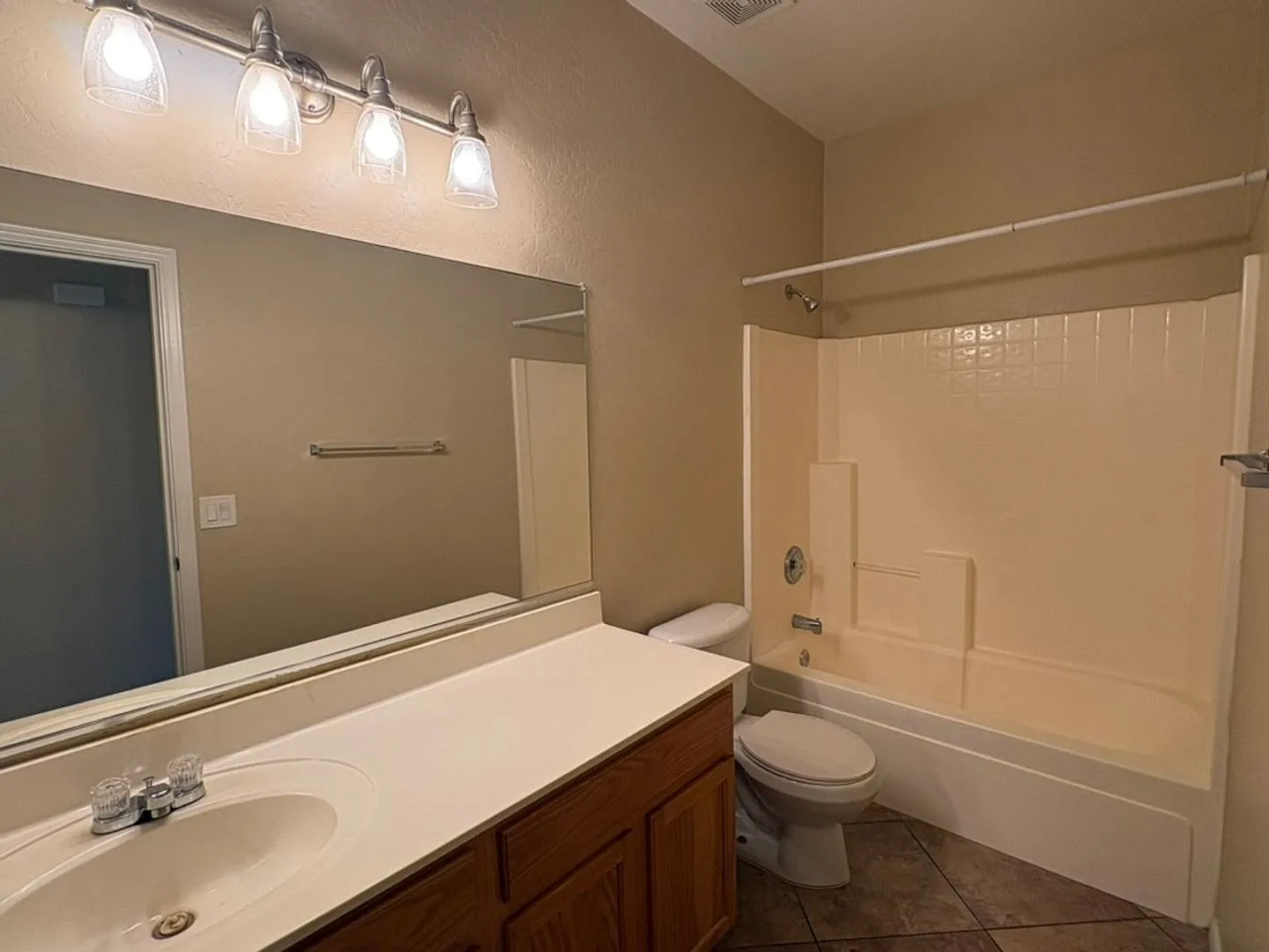 3-Bedroom Surprise Home near ball park — Photo 4