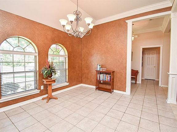 4th image of 508 Southcreek Dr