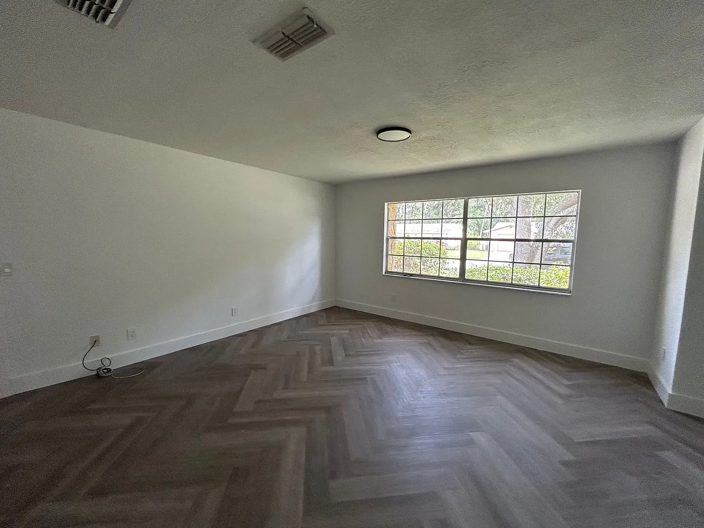 For Rent 3 Bedroom / 2 Bath — Photo 3