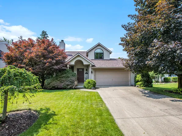 1359 Maplewood Dr, Saline, MI 48176