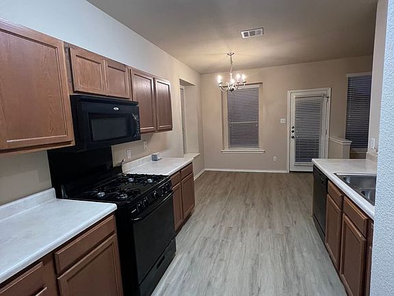 4th image of 200 Picadilly Dr