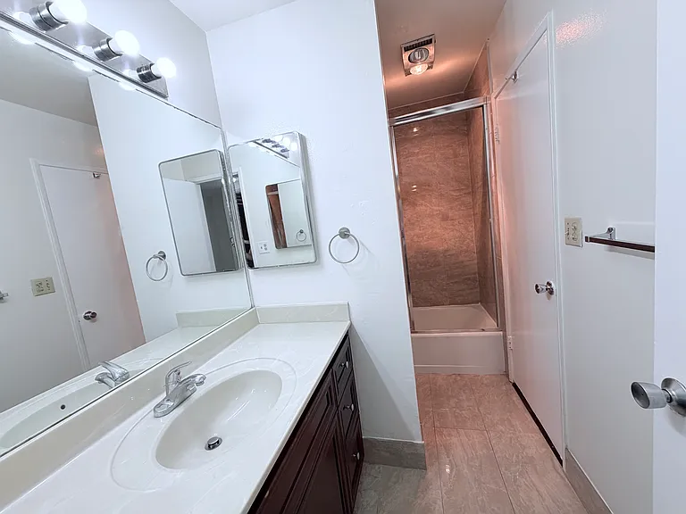 Unit 116 Bathroom