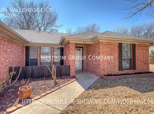605 Valleyridge Ct, Decatur, TX 76234