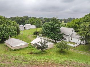 33425 Irish Ln, Brighton, IL 62012