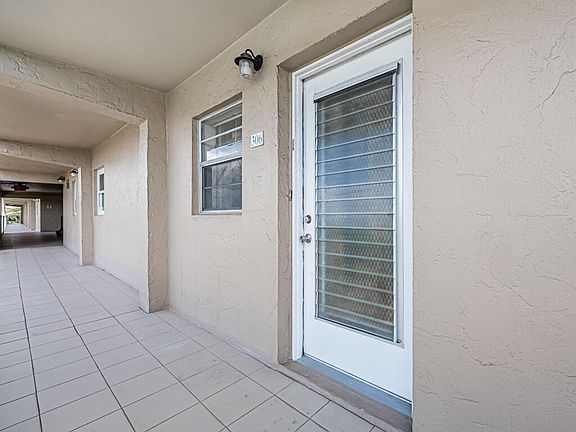 4th image of 2300 NE 1st Lane #3060