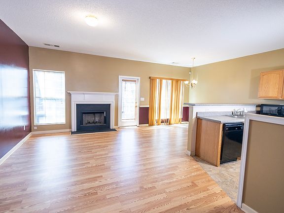 3rd image of 2833 Parkway Close