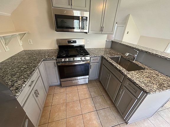 5th image of 292-294 Alden Ave