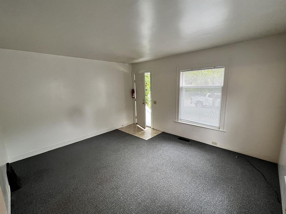 Living room/Front door