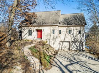 447 Sangamon Ln, Dixon, IL 61021