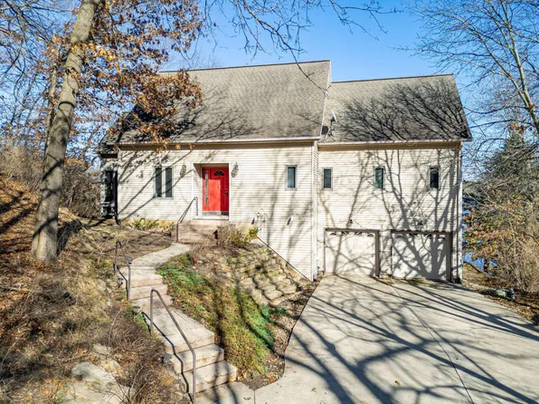 447 Sangamon Ln, Dixon, IL 61021