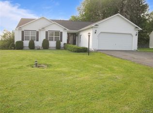 8715 Alizarin Ave, Cicero, NY 13039