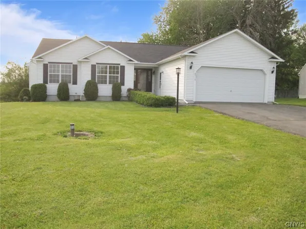 8715 Alizarin Ave, Cicero, NY 13039