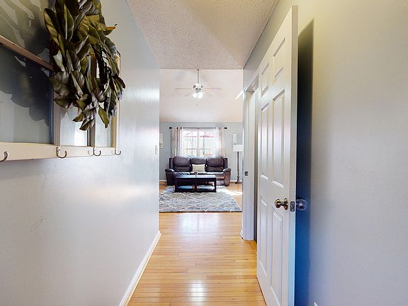 4th image of 279 River Edge Dr